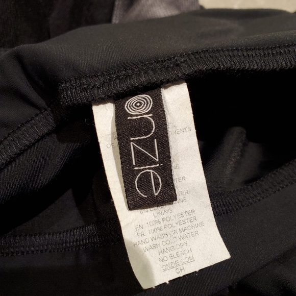 ❤️FREE OR 3/$30 Onzie athletic leggings - Picture 4 of 5